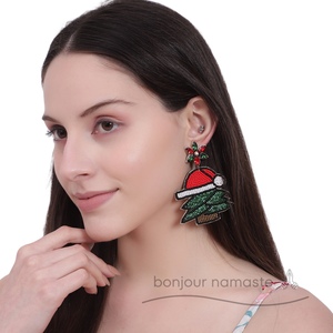 Orecchini di lusso con perline dell'albero di Natale | Orecchini natalizi artigianali per Boutique di Berlino, Londra, Stoccolma e Toronto - Product Image 4