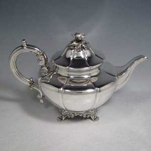 Théière marocaine en métal de haute qualité avec finition argentée, vente en gros - Product Image 3