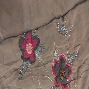 Tissu Georgette de soie brodé à la main exclusif - Product Image 3