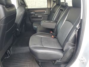Offre Spéciale : Dodge Ram 3500 Laramie Crew Cab 4x4 d'occasion - Prêt à être expédié - Product Image 3