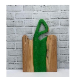 Tabla decorativa para cortar queso de resina y madera disponible a precios al por mayor para suministros de restaurante - Product Image 1