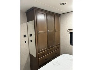 Vendeur vérifié pour remorque H-i-g-h-l-a-n-d R-i-d-ge Light 272RLS d'occasion 2017, prête à la vente - Product Image 3
