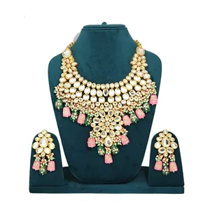 Ensemble de collier de mariée plaqué or Kundan rose et vert avec perles et diamants pour mariage ou cadeau - Product Image 2