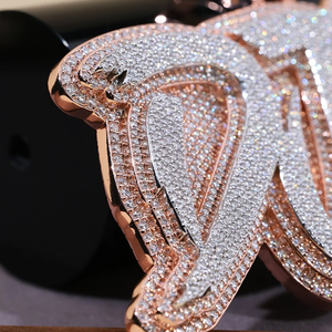 จี้เพชรโมอิสซาไนต์ VVS รุ่นลิมิเต็ดอิดิชั่น สไตล์ฮิปฮอป ประดับเงินแท้ 925 พร้อมตัวอักษรแบบกำหนดเอง งานฝังเพชรจากอินเดีย - Product Image 3