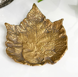 Bol décoratif en laiton avec motif de feuilles et boîte d'emballage rouge pour cadeaux de mariage Mini cuillère et bol en laiton à feuilles - Product Image 5