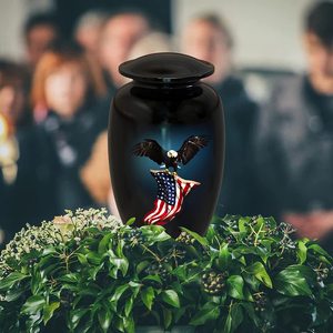 Urna de cremación de aluminio grabada personalizada hecha a mano, acabado elegante con tapa segura, alta demanda para cenizas humanas conmemorativas - Product Image 3