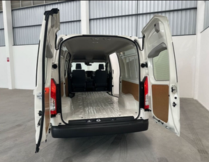 Vehículos Usados de Segunda Mano 2025 HIACE 2.8 Diésel Automático SLWB Puertas Corredizas Dobles, Puertas Traseras Tipo Granero - Product Image 3