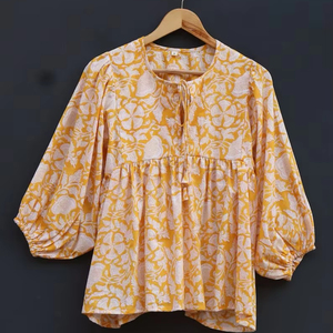 Top robe Kyra, mini robe, haut tunique imprimé bloc floral, col profond avec ficelle plus proche - Product Image 1