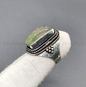 Anillo Moderno de Plata de Ley 925 con Prehnita Natural en Engaste de Bisel, Forma Rectangular de 10x16 mm, Estilo Bohemio para Aniversario de Bodas - Product Image 5