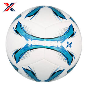 Ballon de football en PVC à prix compétitif de couleur bleu et blanc Ballon de football extérieur en cuir PU de taille 5 et 5 pour l'entraînement sportif - Product Image 3