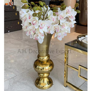 Vase à fleurs élégant de meilleure qualité fait à la main Design Vase à fleurs en aluminium fini or pour pièce maîtresse de table à vendre - Product Image 4