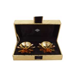 Lámpara de Aceite Tradicional Diya de Cobre y Latón Puro, Estilo Villa de Arte Indio - Product Image 1