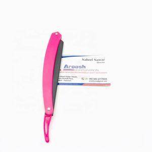 มีดโกนหนวดตรงสำหรับตัดผมมืออาชีพสีดำสีชมพูพร้อมโลโก้ที่กำหนดเองอย่างยั่งยืนด้ามจับพลาสติกสแตนเลสสำหรับใช้บนใบหน้า - Product Image 3