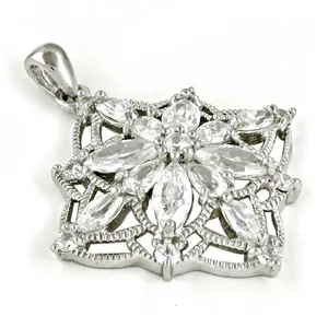 Pendentif fleur en argent 925 plaqué rhodium pour femme avec zircon et design tendance - Product Image 2