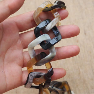 Collier de luxe en corne de buffle fait à la main, bijoux naturels et durables pour femmes, haute qualité - Product Image 1