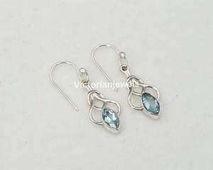 925 Plata de ley sólida Diciembre Mes piedra de nacimiento Topacio azul con ajuste de bisel pendiente de gancho en forma de marquesa - Product Image 1