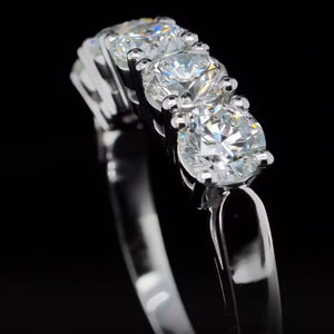 Alliance de mariage pour femme en or blanc 14 carats certifiée pour diamant naturel, sertie en canal à taille brillant, cadeau romantique de luxe - Product Image 1