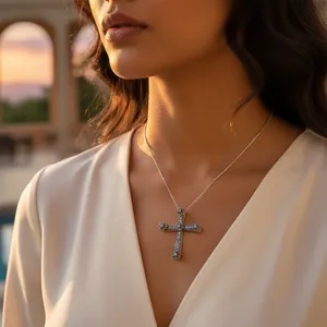 Pendentif Croix en Argent avec Pierres Précieuses CZ Plaqué Rhodium Bijou Religieux Cadeau avec Forme de Jésus en Or - Product Image 1