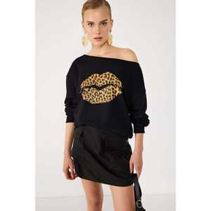 Sudadera con Estampado de Leopardo y Labios, 100% Algodón, Cuello de Lazo, para Uso Diario - Product Image 1