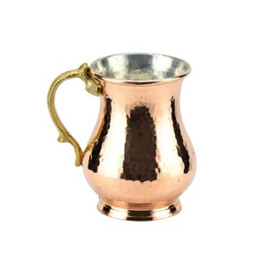 Tazas Moscow Mule de cobre con acabado martillado que ofrece una apariencia artesanal de primera calidad, ideales para regalar a amigos amantes de los cócteles. - Product Image 3