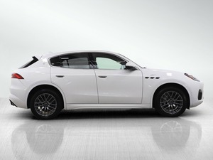 Grecale GT d'occasion haut de gamme 2024, excellent état, pour l'exportation et performances fiables - Product Image 2