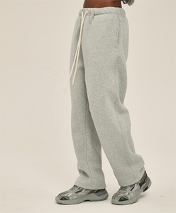 Pantalon de survêtement évasé avec logo imprimé brodé personnalisé Pantalon de survêtement droit en coton Pantalon de survêtement droit à jambes larges pour hommes - Product Image 3