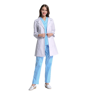 Blouse médicale confortable et douce pour les médecins, les infirmières et le personnel hospitalier avec un tissu léger, respirant et durable - Product Image 1