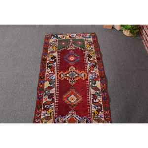 Alfombra de 2.6x10.7 pies, Alfombra Turca Herki, Alfombra Floral de Lana Roja Vintage - Product Image 4