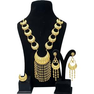 Ensemble de bijoux de luxe arabes Designer Bagues en cuivre plaqué or avec perle et diamant pour cadeau - Product Image 1