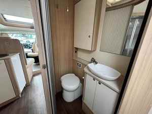 Nueva Caravana de Lujo, Autocaravana 4x4 Mini, con Ducha, Cocina y Capacidad para 6 Personas, Autocaravana con 4 Camas - Product Image 6