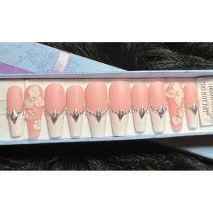 "Press-On Nail Set Elegantly Designed for Beauty Enthusiasts" - Product Image 4