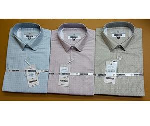 Camisa para hombre de diseño minimalista con mangas largas Ideal para eventos nocturnos de días de oficina o planes de tarde de fin de semana relajados - Product Image 3