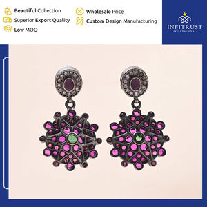 Leaders dans la fourniture de boucles d'oreilles pendantes cloutées avec rubis et pierre d'émeraude en argent oxydé pour un usage quotidien - Product Image 2