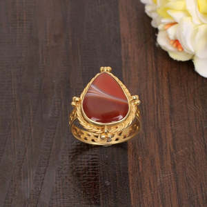 Anillo fino de latón dorado y piedra preciosa de Sardonyx roja natural, accesorio de joyería elegante y lujoso - Product Image 4