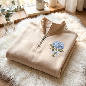 เสื้อสเวตเชิ้ตซิปหนึ่งในสี่สีเบจสำหรับผู้หญิง พร้อมลายปักดอกไม้สีน้ำเงิน คอตั้ง แขนยาว เสื้อลำลองสำหรับใส่ในฤดูใบไม้ร่วง - Product Image 3