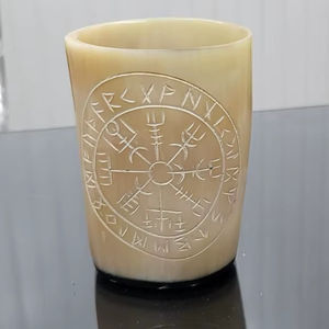 Verre à vin en corne de viking, corne de buffle authentique, artisanal, sculpté à la main, naturel, écologique, style moderne, cadeau d'affaires, coupe de fête - Product Image 1