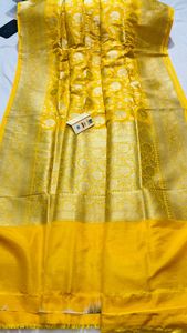 Brokaat Zijden Sari 'S In Blauwe Kleur Met Gouden Rand En Bloempatronen Ideaal Voor Wederverkoop Door Kledingontwerpers En <span class=keywords><strong>Saree</strong></span>-Winkels