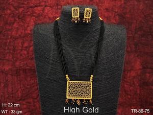 ชุดเครื่องประดับเทวะแบบเดี่ยว ดีไซน์รูปทรงสี่เหลี่ยมผืนผ้า งานทองขัดเงาอย่างดี สำหรับงานปาร์ตี้ สไตล์หรูหรา - Product Image 5