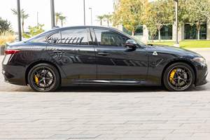 ALFA ROMEO GIULIA QUADRIFOGLIO 2018 USADO, Volante a la Izquierda/Derecha - Product Image 2