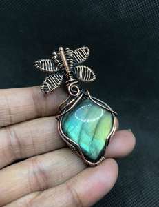 Pendentif en fil de laiton vintage Labradroit Gem, en forme de pyramide de malachite, pierre de naissance, cadeau de mariage, fait à la main, vente en gros - Product Image 3