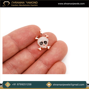 Diseño atractivo Fabricante DE LA India 14K Oro sólido 0,5 TCW Iced Out Skull & Crossbones Moissanite Diamond Charm Colgante personalizado - Product Image 5