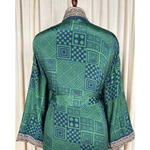 Vestido de Playa Boho Chic Vintage para Mujer, Hecho con Sari de Seda Reciclada, para Usar en Resorts, Casa o como Traje de Baño - Product Image 4