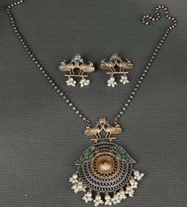 Ensemble collier paon en argent oxydé indien avec boucles d'oreilles en perles, cadeau pour elle - Product Image 4