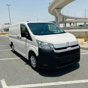 HIACE d'occasion 2023-2024, traction avant, automatique, 15 places, régulateur de vitesse adaptatif, sièges en cuir, transmission intégrale, caméra 360°, phares halogènes Euro, jantes R18, fourgonnette - Product Image 1