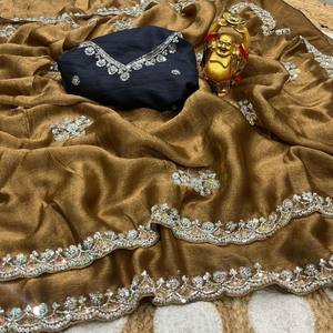 Sari de Seda Espacial de Diseño VASTRA COTTAGE con Trabajo de Cuentas Originales y Blusa de Seda Espacial a Juego para Fiestas, Bodas y Eventos Festivos - Product Image 1