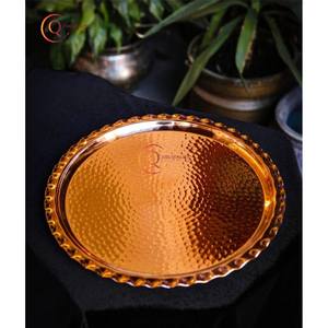 Bandeja de servicio martillada de cobre de alta calidad Acabado pulido brillante con patrón de planta Precio al por mayor Tipo de plato y plato - Product Image 1