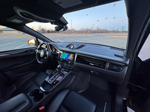 Macan T 2023 Usado, Motor Turbo de 2.0 Litros y 4 Cilindros, Tracción en las Cuatro Ruedas, Paquete Premium Plus, Transmisión Automática, Volante a la Izquierda, Cuero Oscuro - Product Image 6
