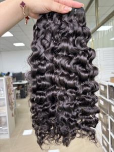 Extensions de cheveux naturels ondulés bruts du Cambodge en gros, 100 % cheveux humains bouclés birmans bruts alignés sur les cuticules, lots de cheveux, fournisseur - Product Image 3