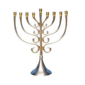 Chandelier Menorah à branches multiples en aluminium nickelé élégant pour les fêtes, design classique traditionnel, décoration d'intérieur - Product Image 4