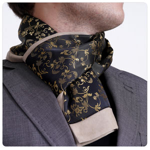 Écharpe noire en jacquard double face Exve Exclusive avec accessoire tricoté à fleurs dorées AE3488 - Product Image 1